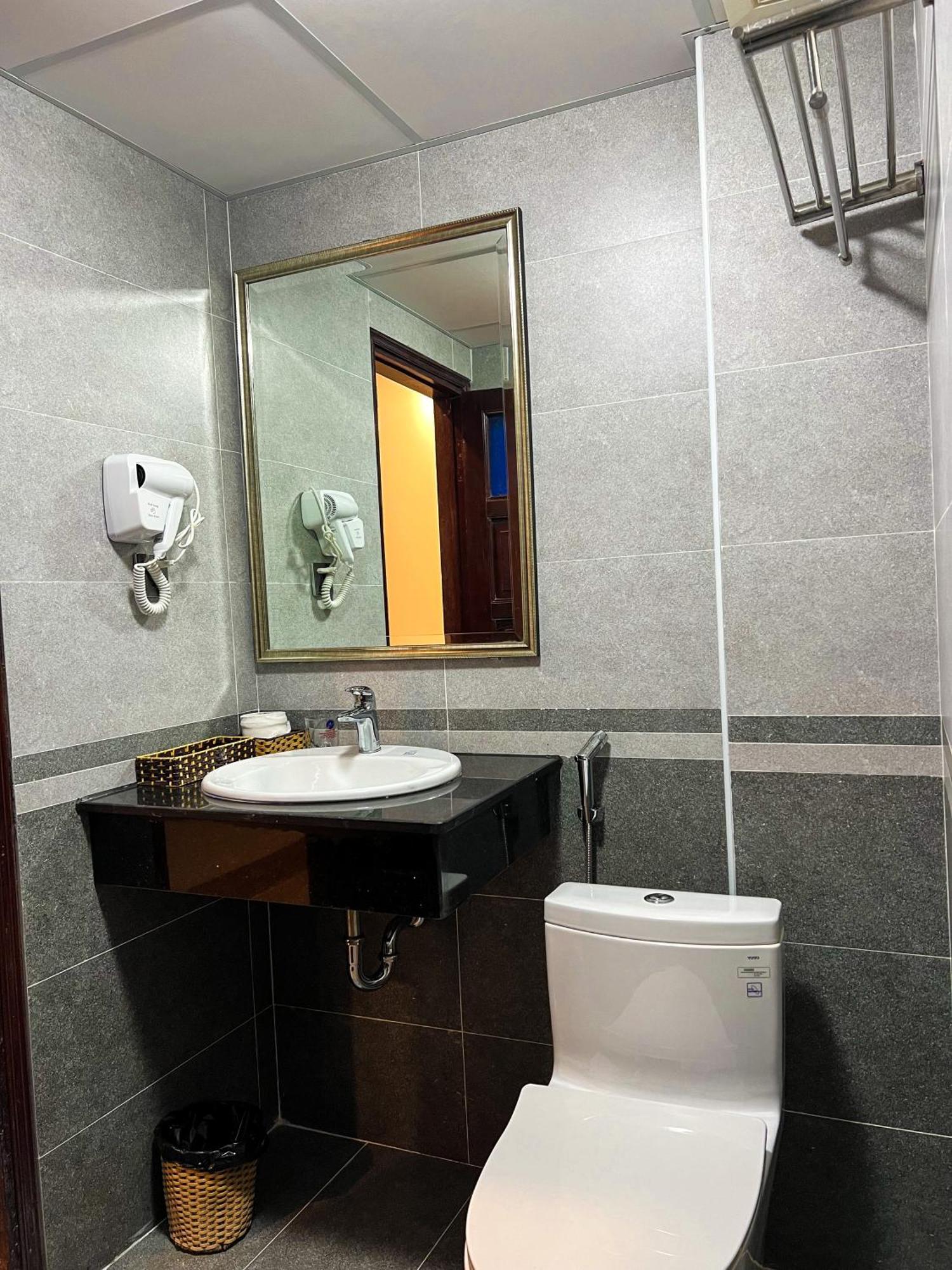 Ven Ho Hotel Hanoi Esterno foto